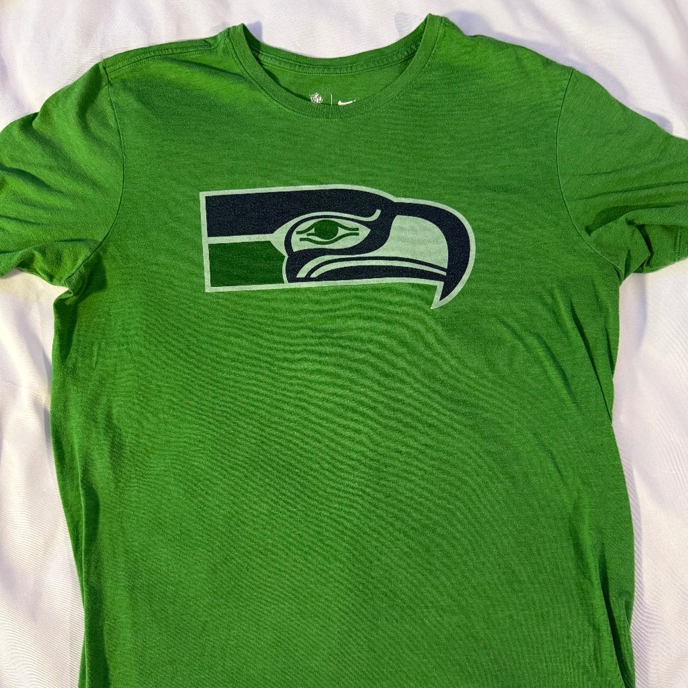 Nike Seahawks Size Large Tee